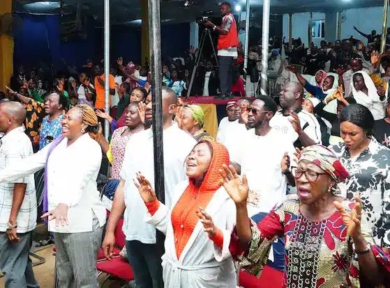 memebers of dominion power assembly worshiping